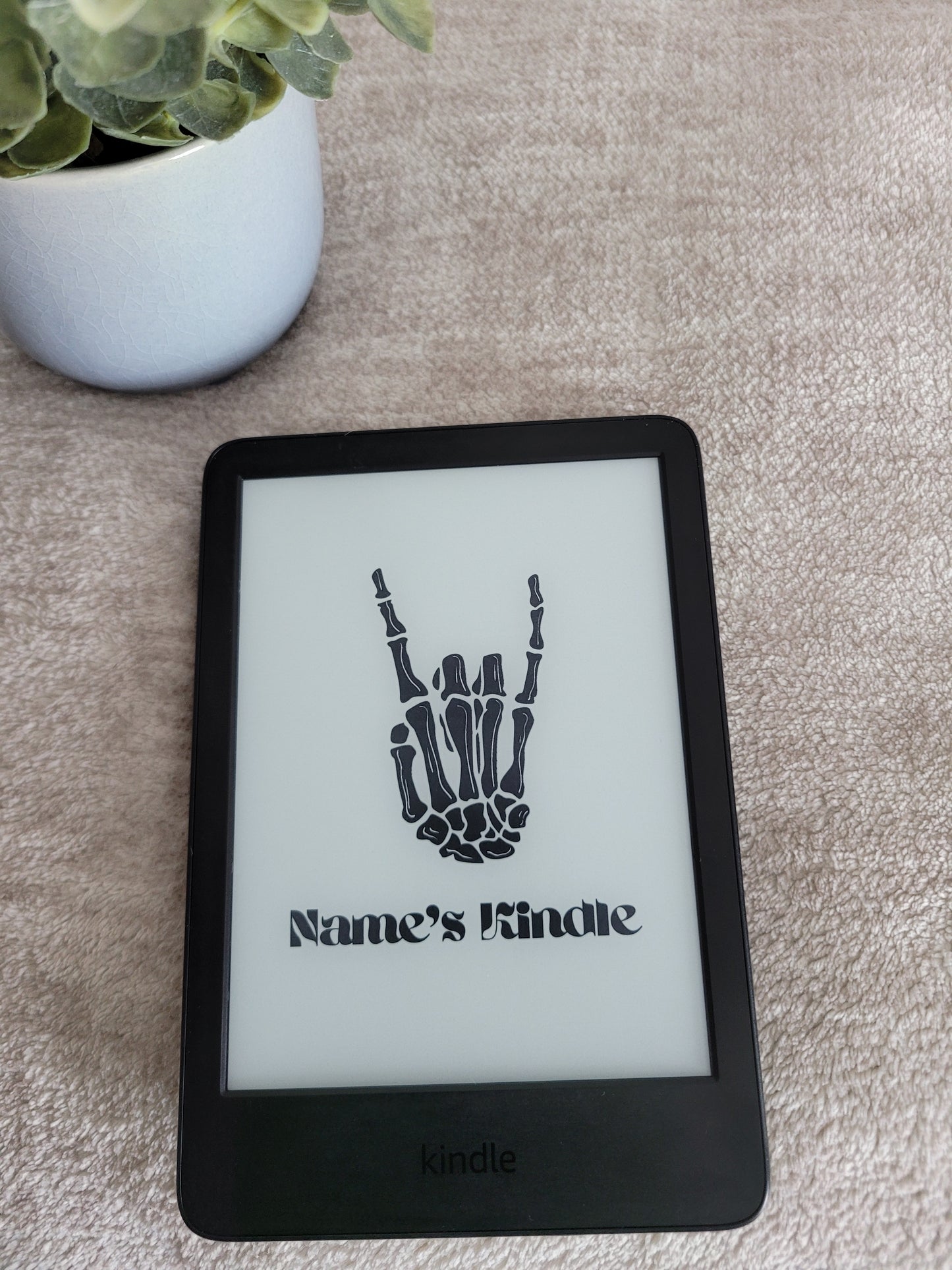 Custome Skelton Kindle Screensaver