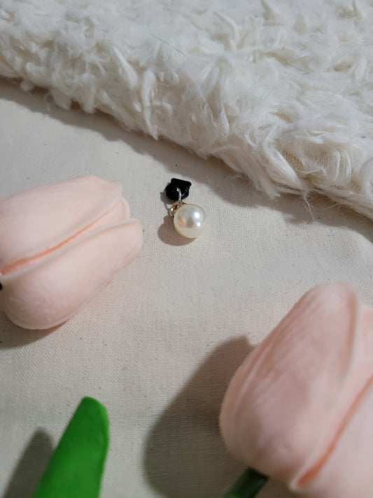 Pearl Dust Plug