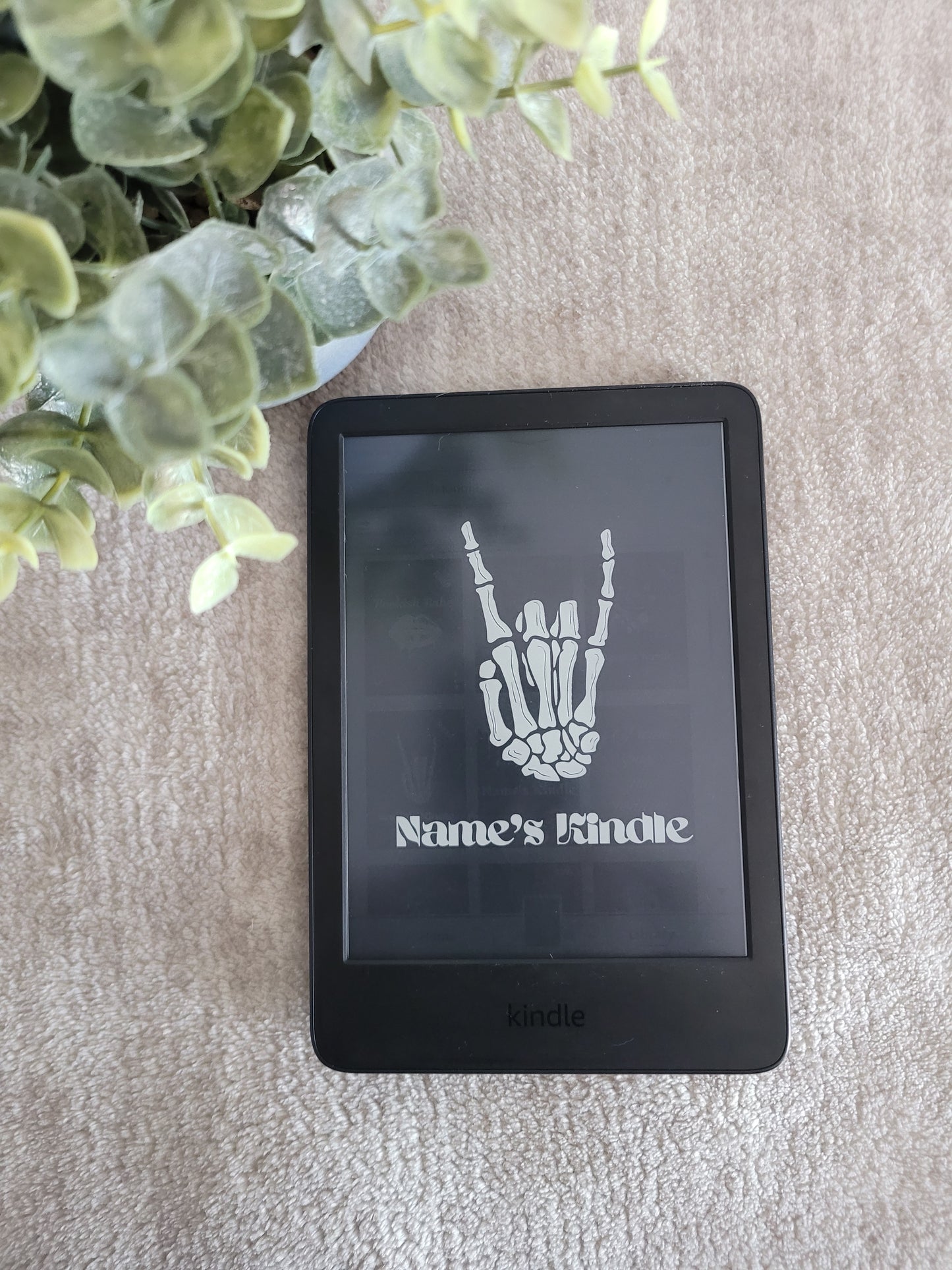 Custome Skelton Kindle Screensaver